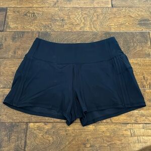 Lululemon black lined shorts